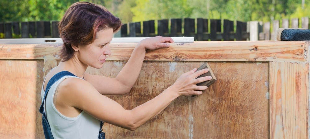 Jakie są podstawowe narzędzia do renowacji mebli?